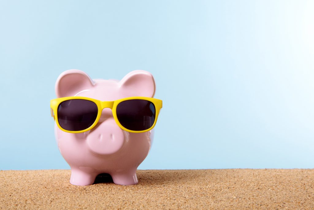 Sostienici piggy bank on beach vacation
